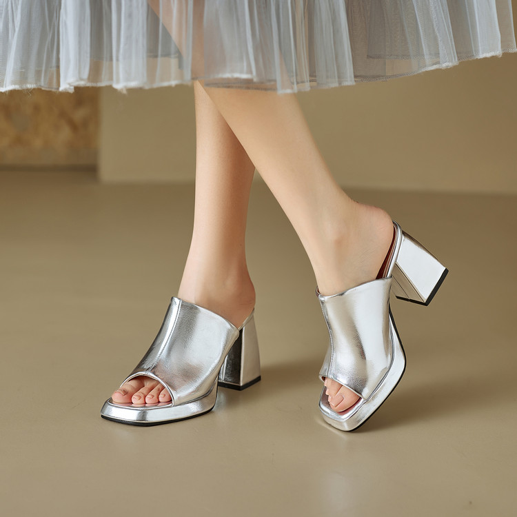 Women Fashion Simple - Nell'estate del 2026, i nuovi sandali